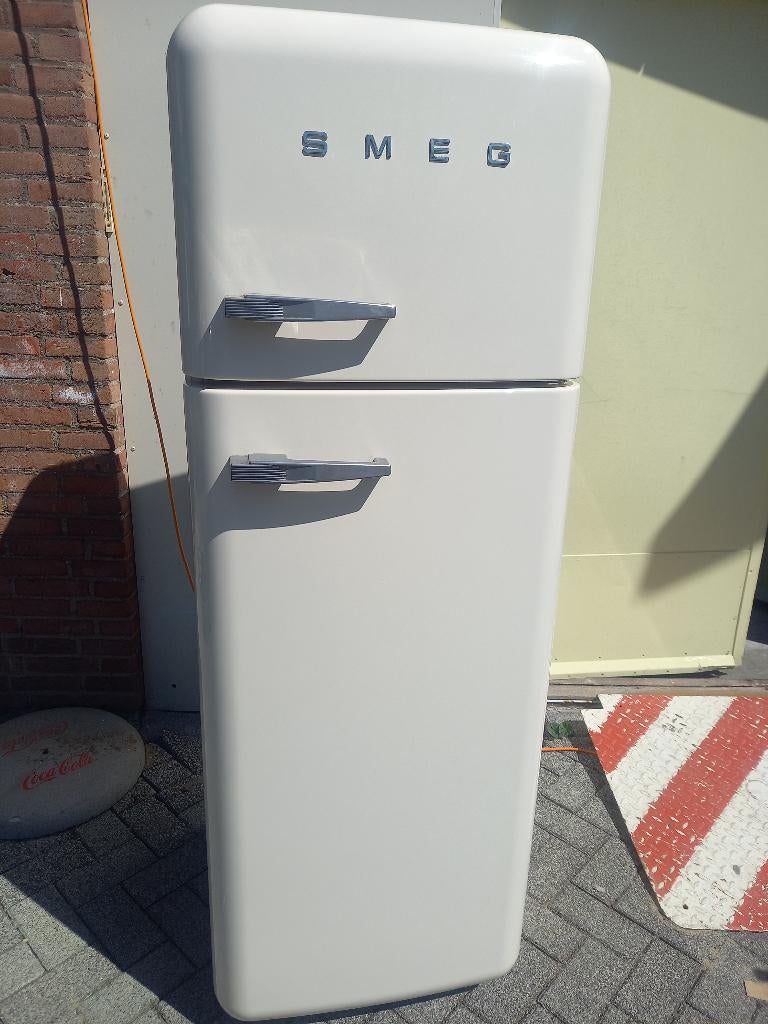 SMEG retro design koelkast A+, Witgoed en Apparatuur, Ophalen, Gebruikt, 200 liter of meer, 60 cm of meer