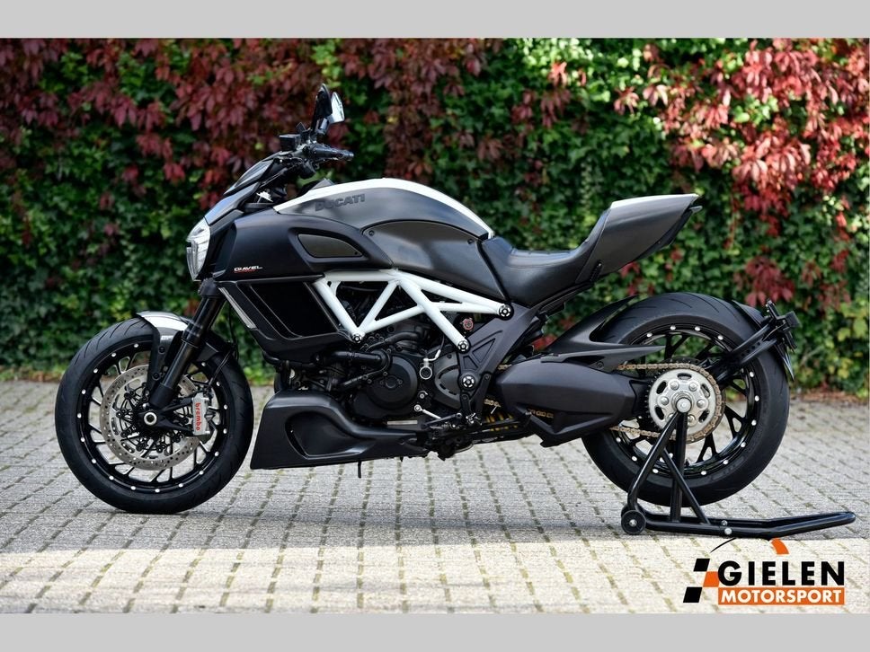 Ducati Diavel Special 2016, Motoren, DUCATI, 2 cilinders, 1198 cc, Motorrijbewijs A