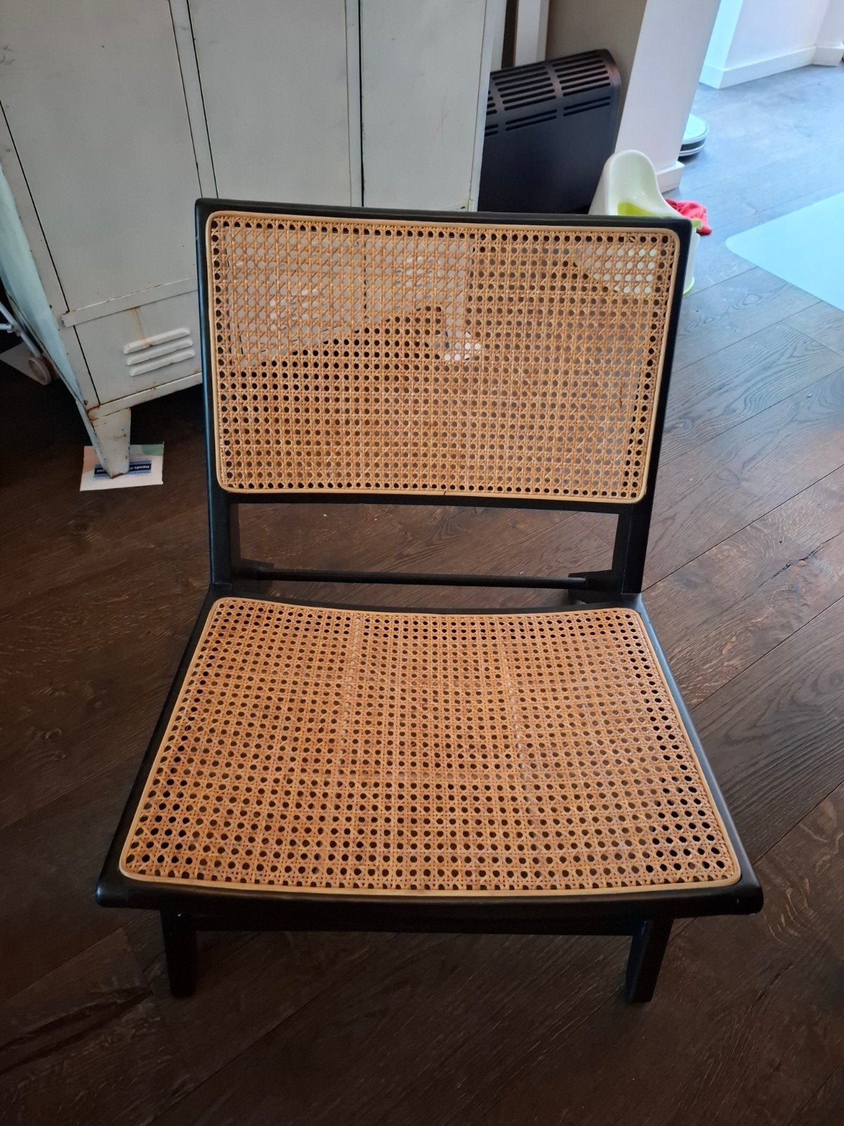 Stijlvolle rotan stoel - Zwart frame, Huis en Inrichting, Ophalen, Modern, Bohemian, Zwart, Hout