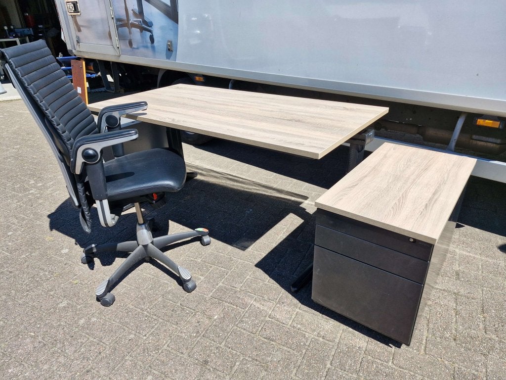 Ahrend Essa bureau / werkplek met nieuw blad naar keuze, In hoogte verstelbaar, Kofferen 60, 5492 BP Sint-Oedenrode, Ophalen of Verzenden