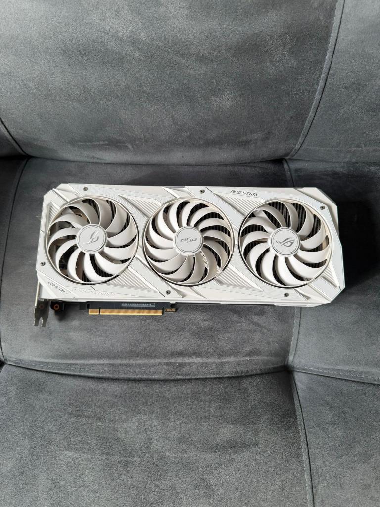 ASUS ROG Strix RTX 3070 OC White Edition 8GB, GDDR6, PCI-Express 4, Ophalen of Verzenden, Zo goed als nieuw
