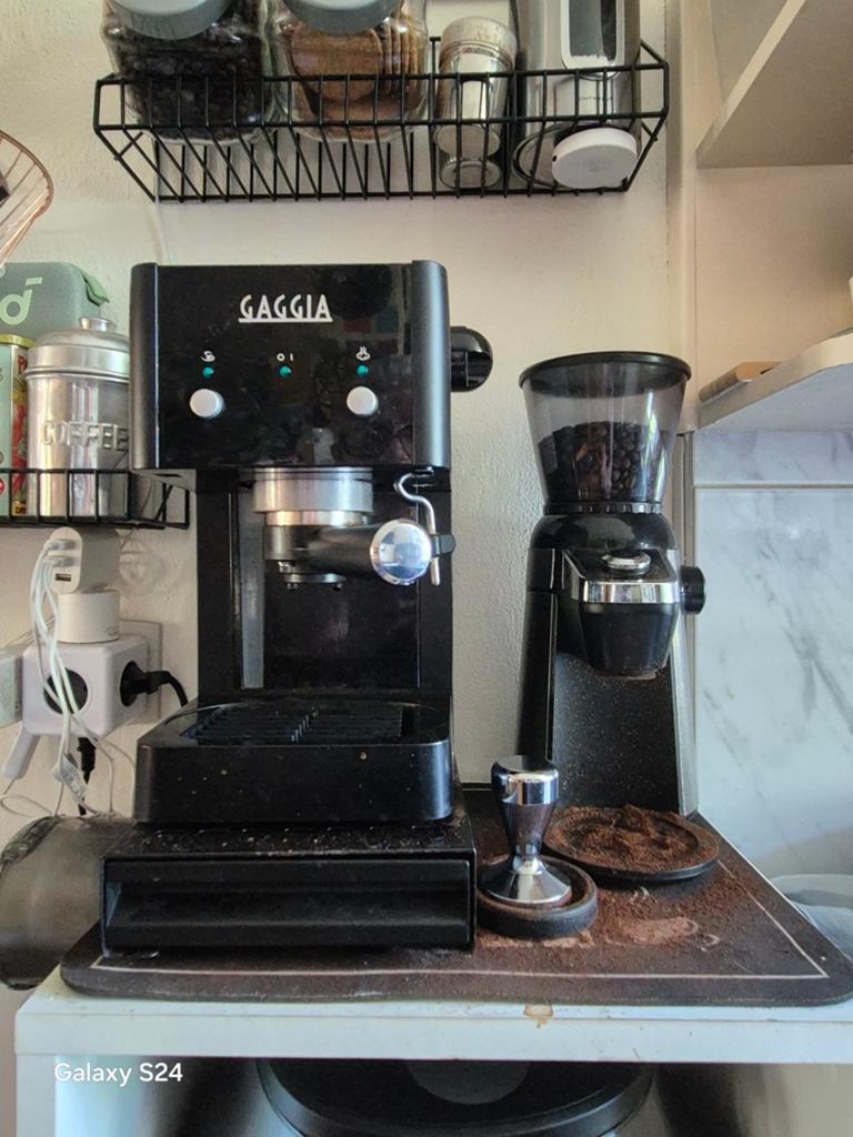 Gaggia pistonmachine, bonenmaler & koffieafvallade, Witgoed en Apparatuur, Koffiezetapparaten, Ophalen of Verzenden, Gebruikt