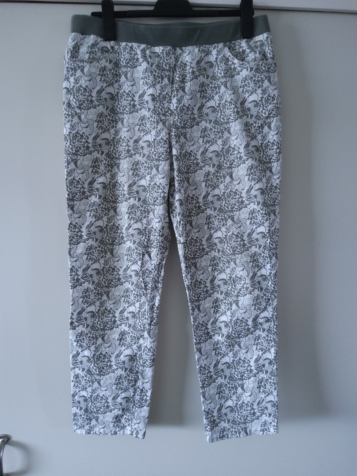 Raphaela by Brax Slim broek met bloemenprint 44R, Meerkleurig, Maat 42/44 (L), Ophalen of Verzenden, Zo goed als nieuw
