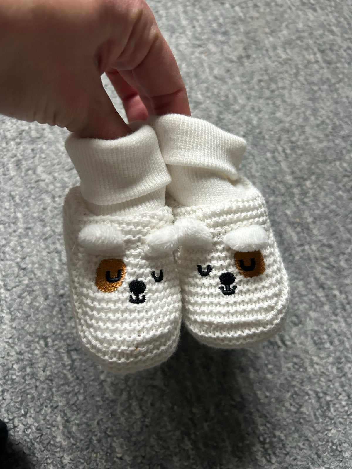 Schattige gebreide babyslofjes met hondenprint, Kinderen en Baby's, Ophalen of Verzenden, Nieuw, Jongetje of Meisje, Slofjes