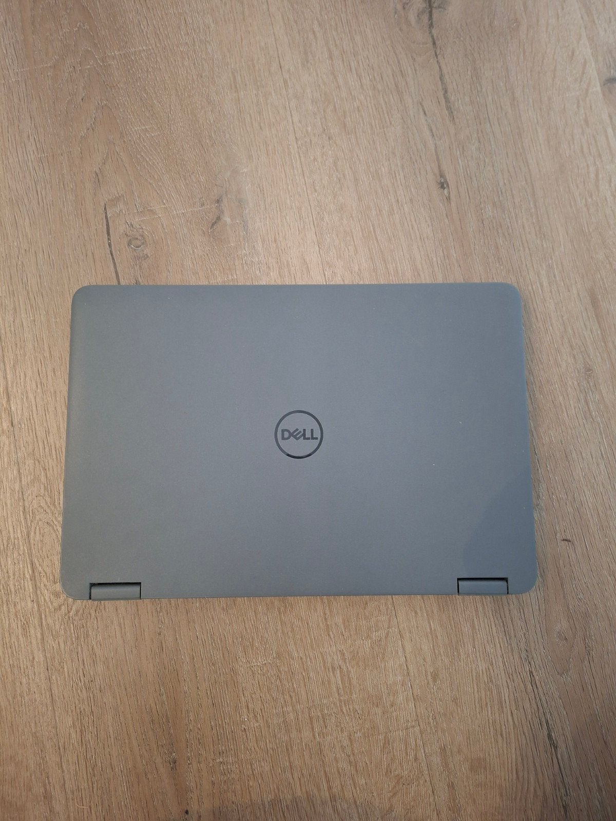 Dell Latitude 3120 Laptop met Hoes en Oplader, Gebruikt, 2 tot 3 Ghz, Intel Pentium Silver, 10 inch of minder