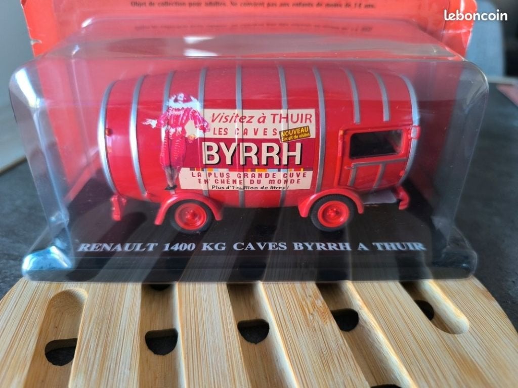 28262: Renault 1400 KG - Caves Byrrh a Thuis - Atlas 1:43, Auto, Nieuw, Ophalen of Verzenden, Bachsatztstr. 54 D 72131 Ofterdingen, Germany