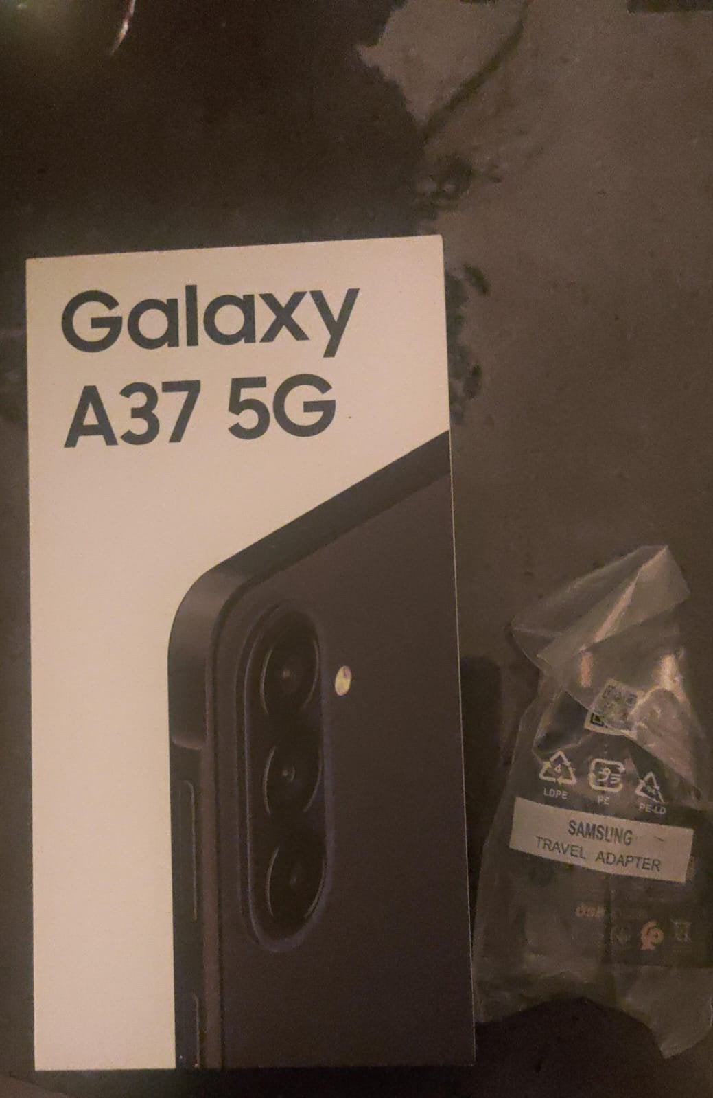 NIEUW Samsung Galaxy A37 5G 128GB Geseald INCL oplader !!, Ophalen of Verzenden, Nieuw