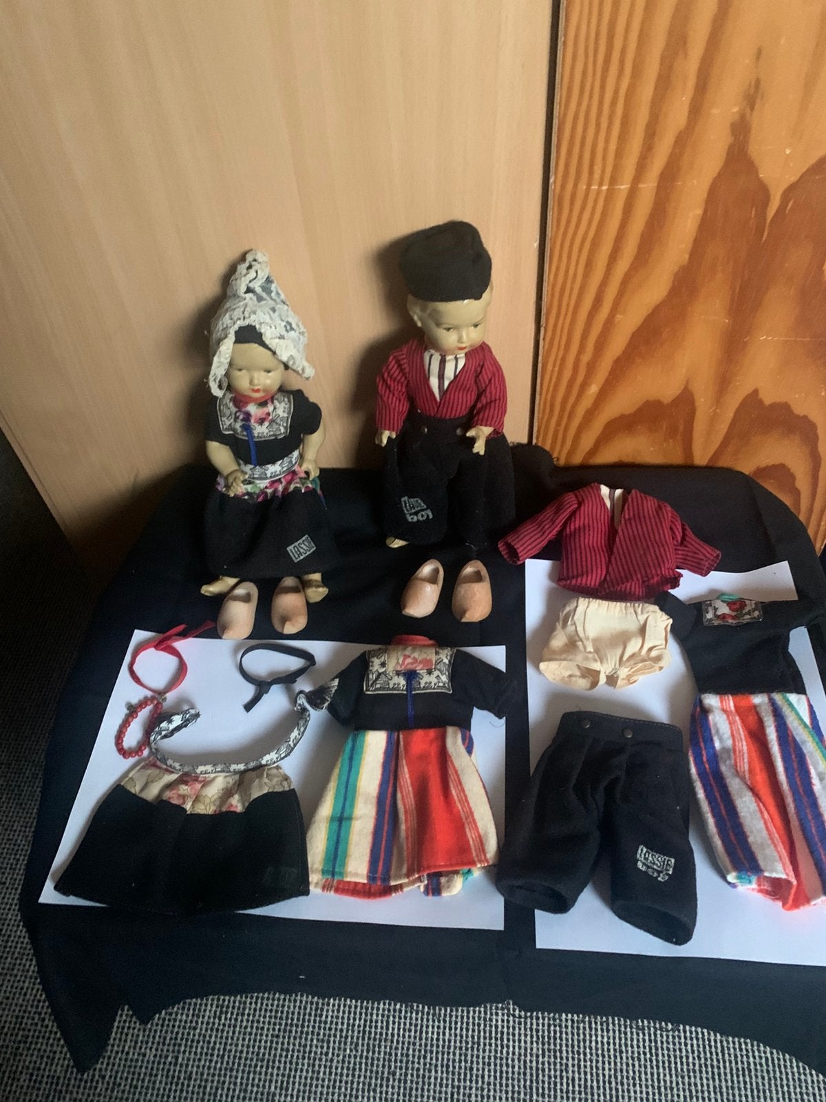 Lassie Toverrijst Volendamse klederdracht v papiermache, Ophalen of Verzenden, Gebruikt, Pop