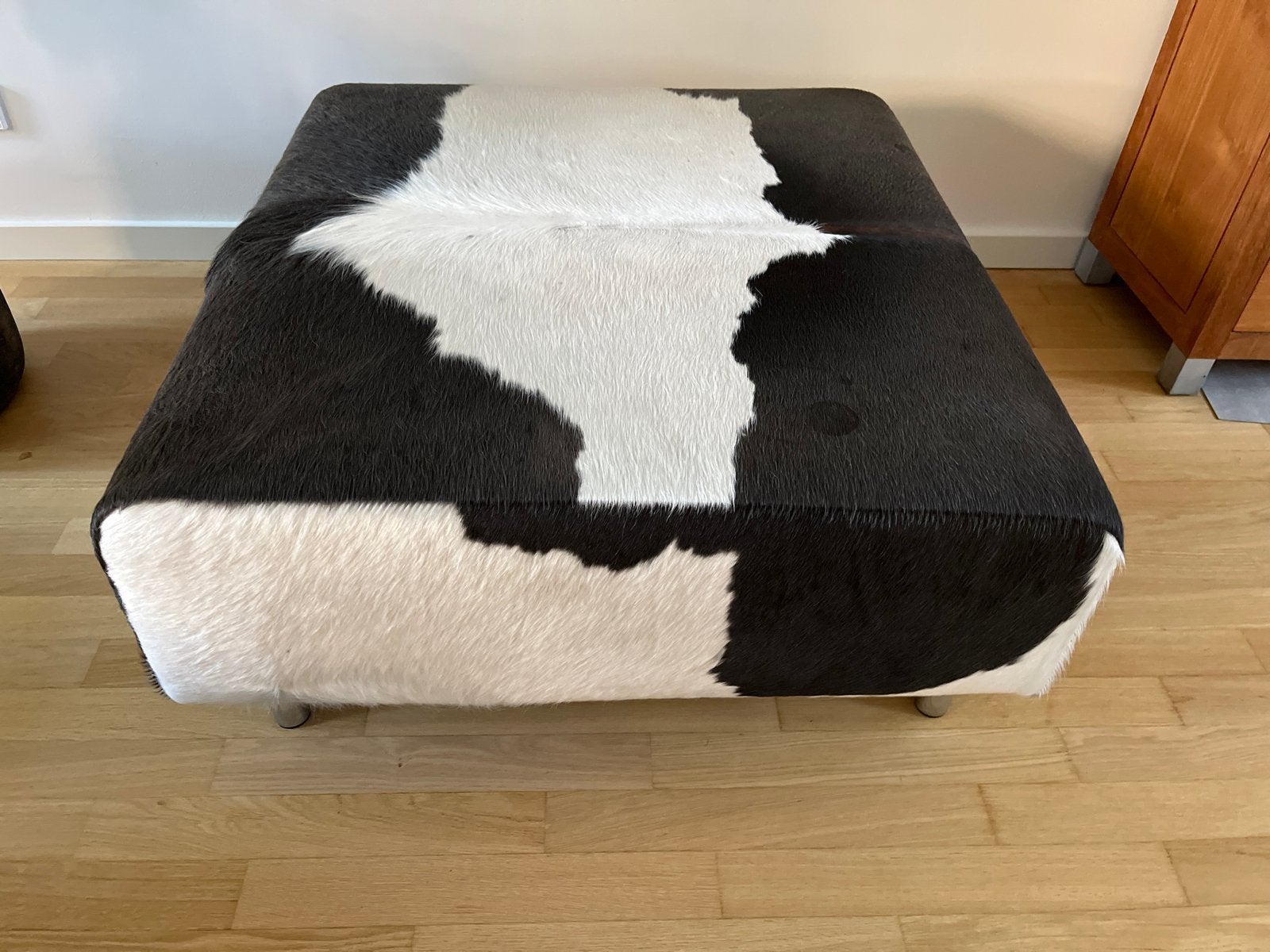 Stijlvolle poef van koeienhuid - Zwart/Wit, Ophalen, Gebruikt, Leer, 75 tot 100 cm