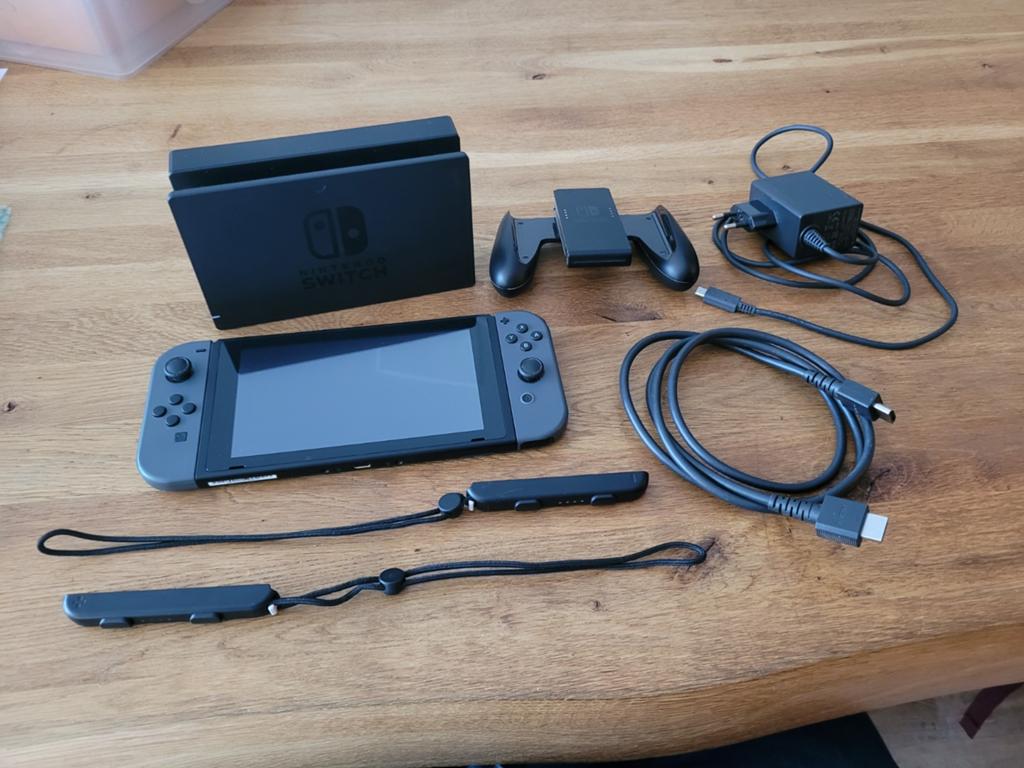 Nette Nintendo Switch V2 met sd 128 GB, Switch 2019 Upgrade, Gebruikt, Met 2 controllers, Ophalen of Verzenden