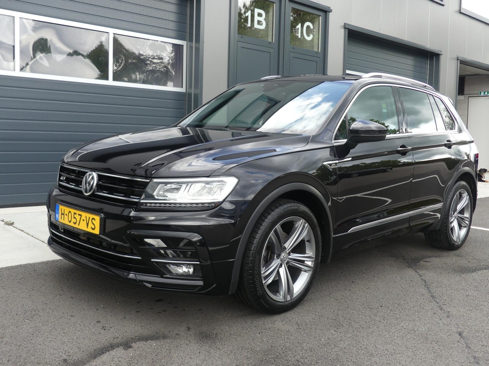 Volkswagen Tiguan 1.5 TSI R-line ACT DSG / Automaat Groot Na, Auto's, Dealer onderhouden, Stof, 4 cilinders, 150 pk