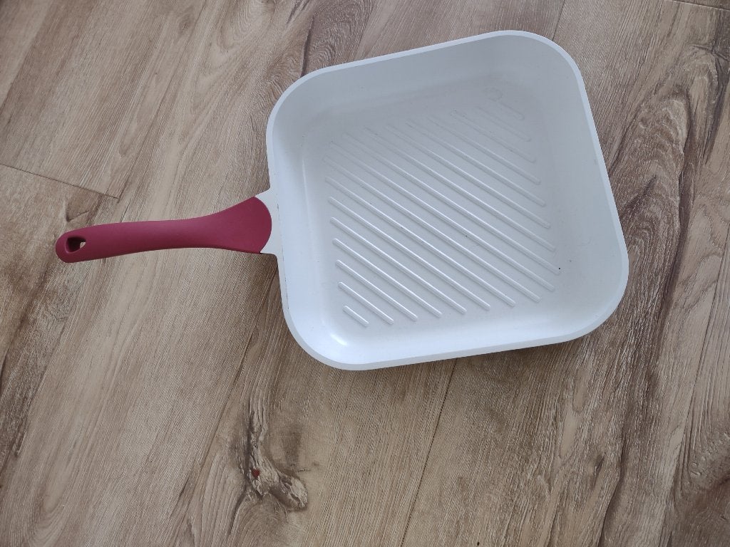Zeer nette grillpan, bakpan, vleespan. Paars, wit. Als nieuw, Koekenpan, Onb, Ophalen of Verzenden, Onb