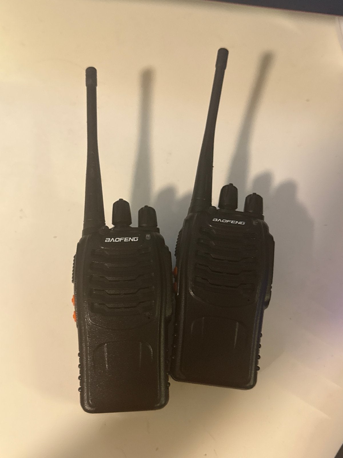Baofeng Set - Twee Stuks + lader, Telecommunicatie, Ophalen, Gebruikt, 2 to 5 km, Portofoon of Walkie-talkie