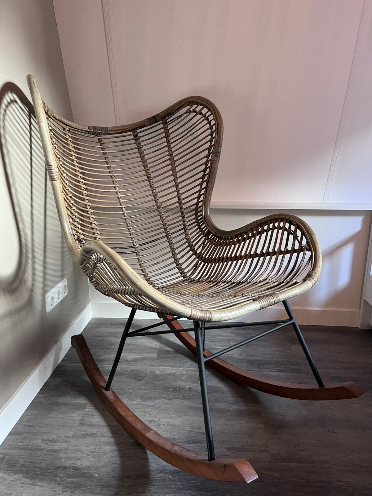 Rotan schommelstoel, Ophalen, Zo goed als nieuw, 75 tot 100 cm, 50 tot 75 cm