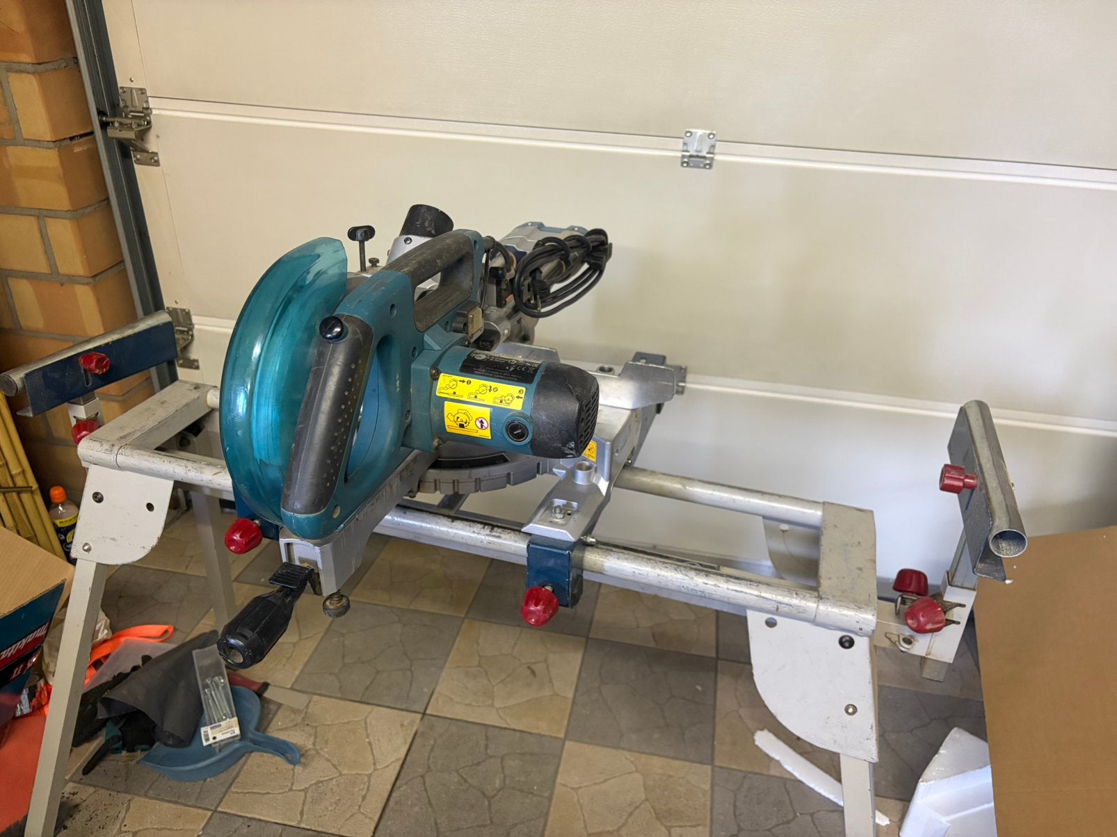 Afkortzaag makita met bosch onderstel, Ophalen, 70 mm of meer, Zo goed als nieuw, Afkortzaag