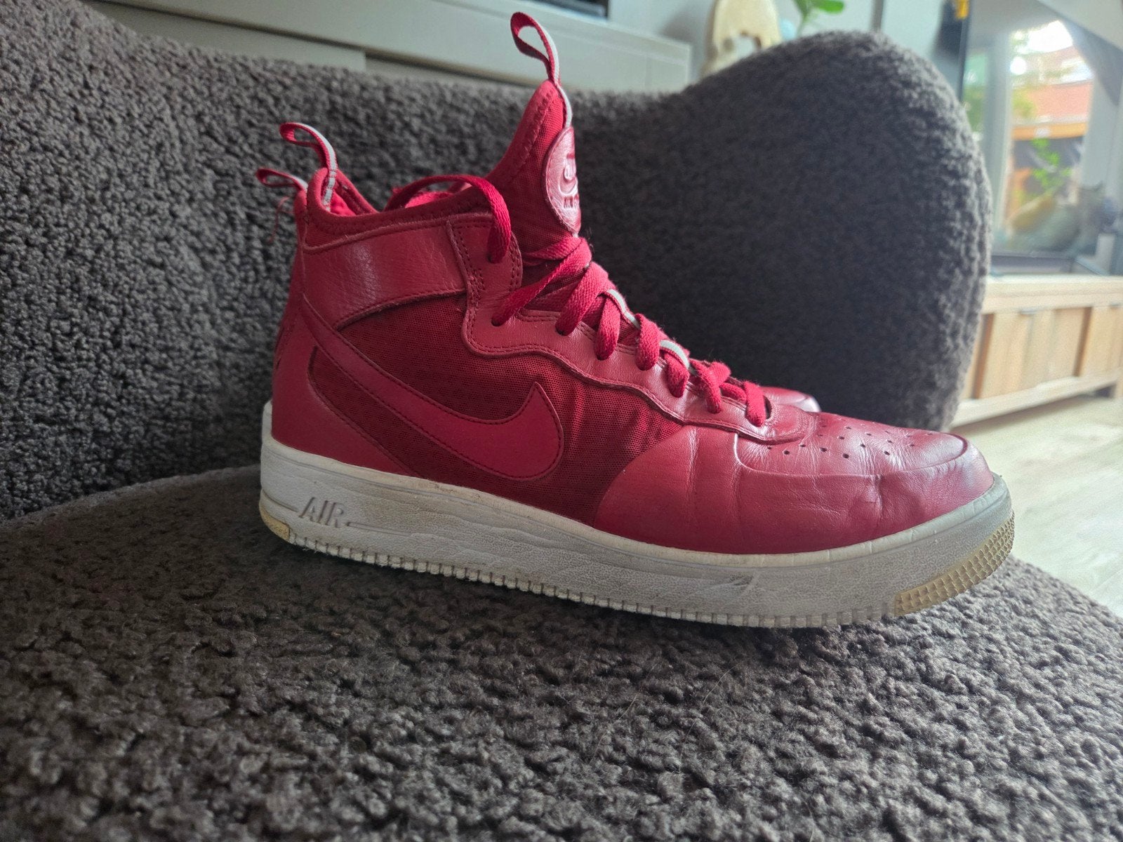 Nike Air Force 1 High Rood - Maat 45, Kleding | Heren, Ophalen of Verzenden