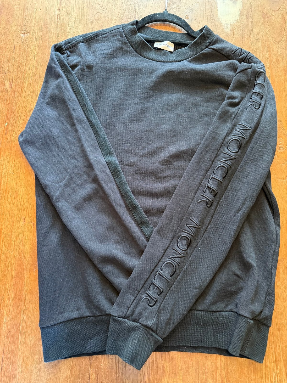 Moncler Trui Zwart Maat M met Moncler Tekst op de Mouw, Ophalen of Verzenden, Gedragen, Maat 48/50 (M), Zwart