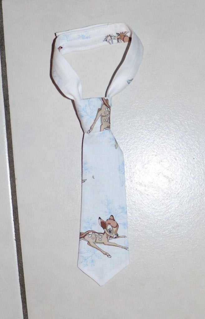50% korting-nieuw- stropdas baby/ peuter Bambi toile blauw, Ophalen of Verzenden, Nieuw, Jongetje