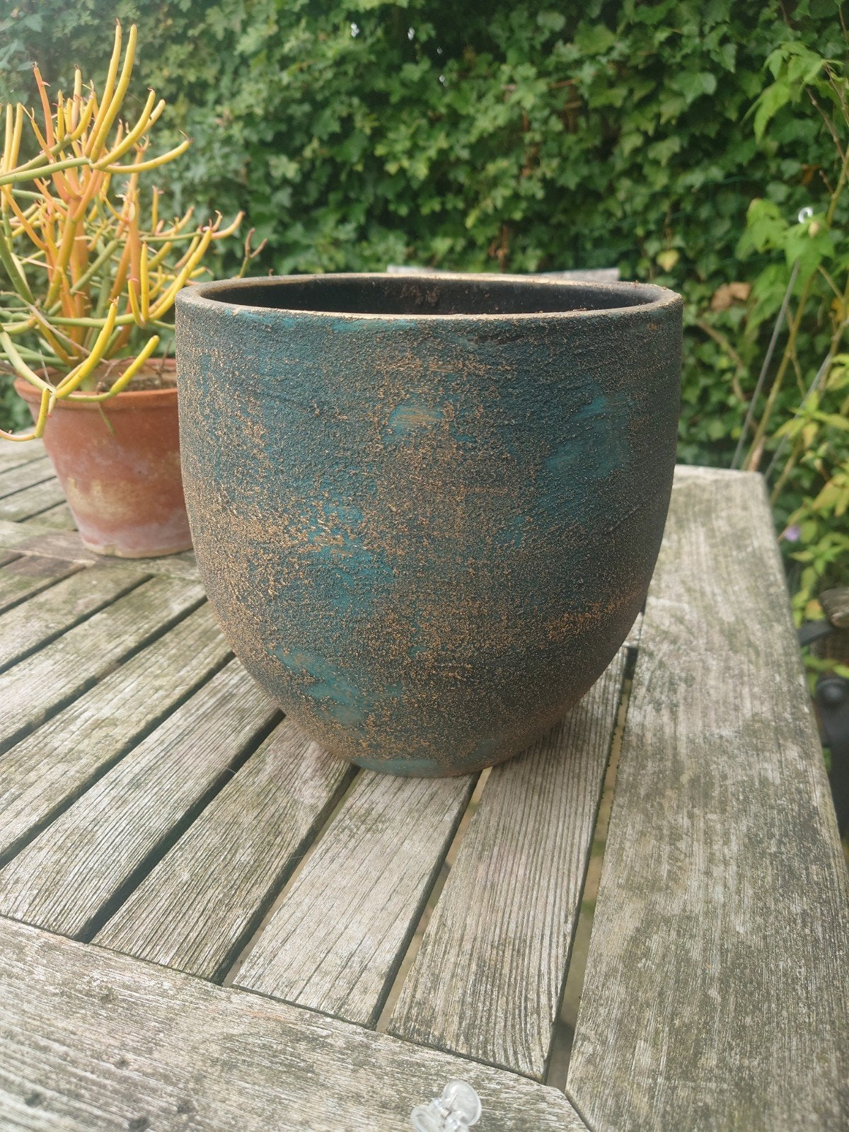 Bloempot turkoois en goud/koper kleur, Ophalen, Rond, Binnen, Aardewerk