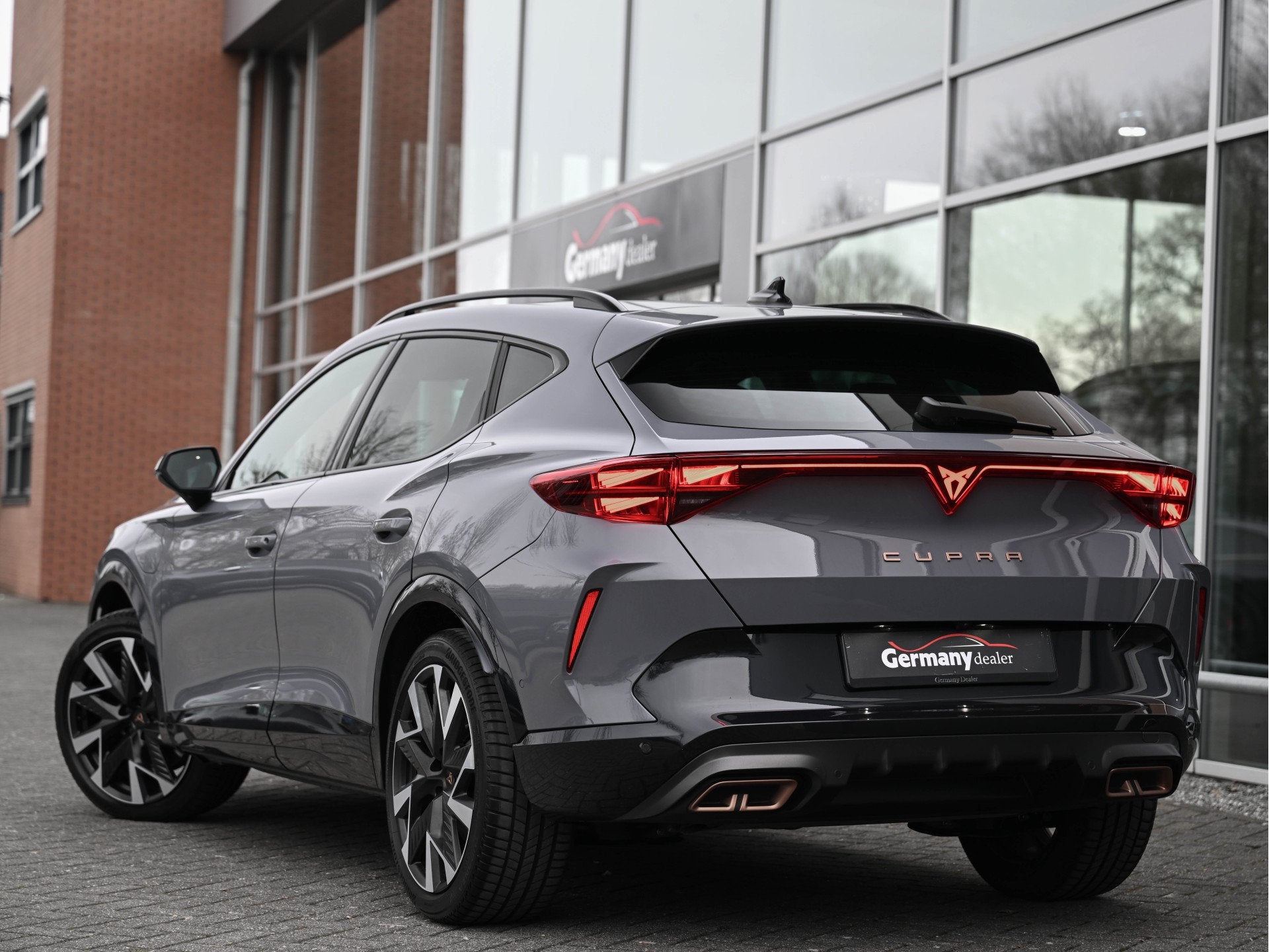 CUPRA Formentor 1.5TSI e-Hybrid VZ 272pk Performance Pano Le, Auto's, Dealer onderhouden, Zwart, 4 cilinders, Automatische klimaatregeling