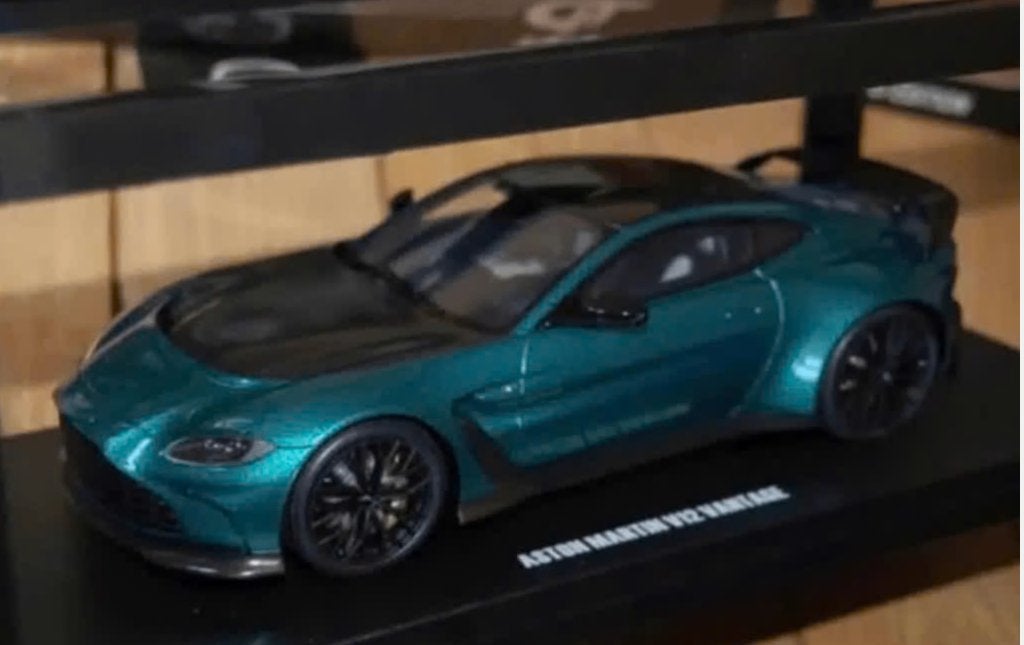 1:18 ASTON MARTIN V12 VANTAGE 2023 green GT922 GT spirit WRH, Verzenden, Zo goed als nieuw, Auto, Overige merken