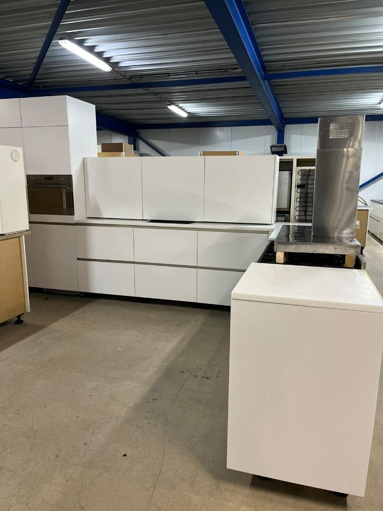Keuken Compleet met APP 120Keukens op voorraad Nr. 3012, Ophalen, Zo goed als nieuw, Hoekkeuken, Greeploos