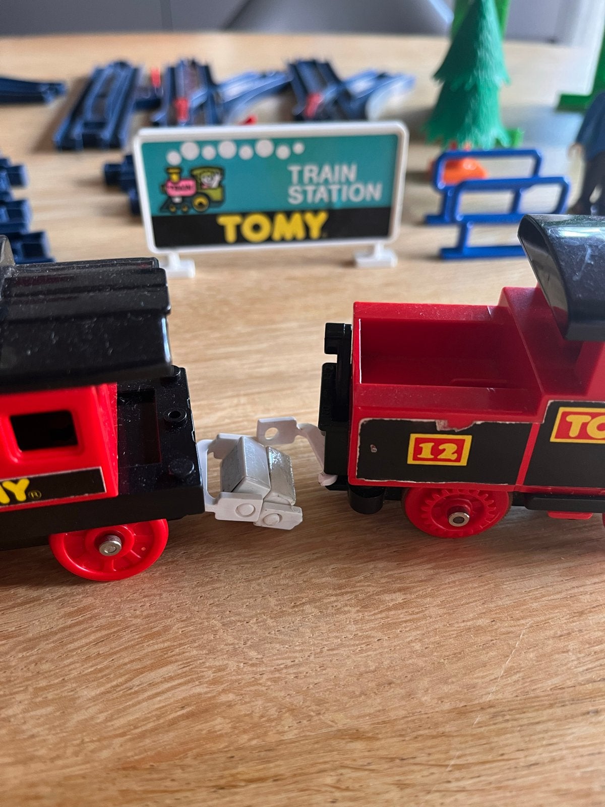 Tomy Trein Set met Rails, Tunnel en Figuren, Ophalen of Verzenden, Gebruikt