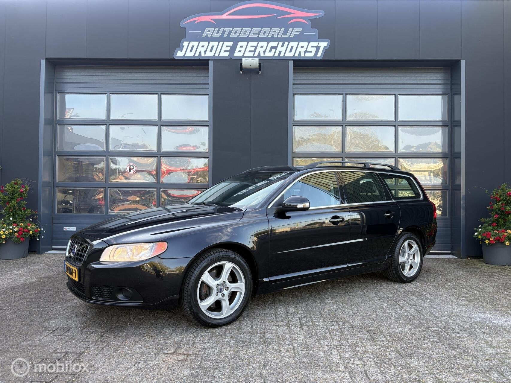 Volvo V70 2.0T Momentum, Euro 5, 4 cilinders, Zwart, 93 €/maand