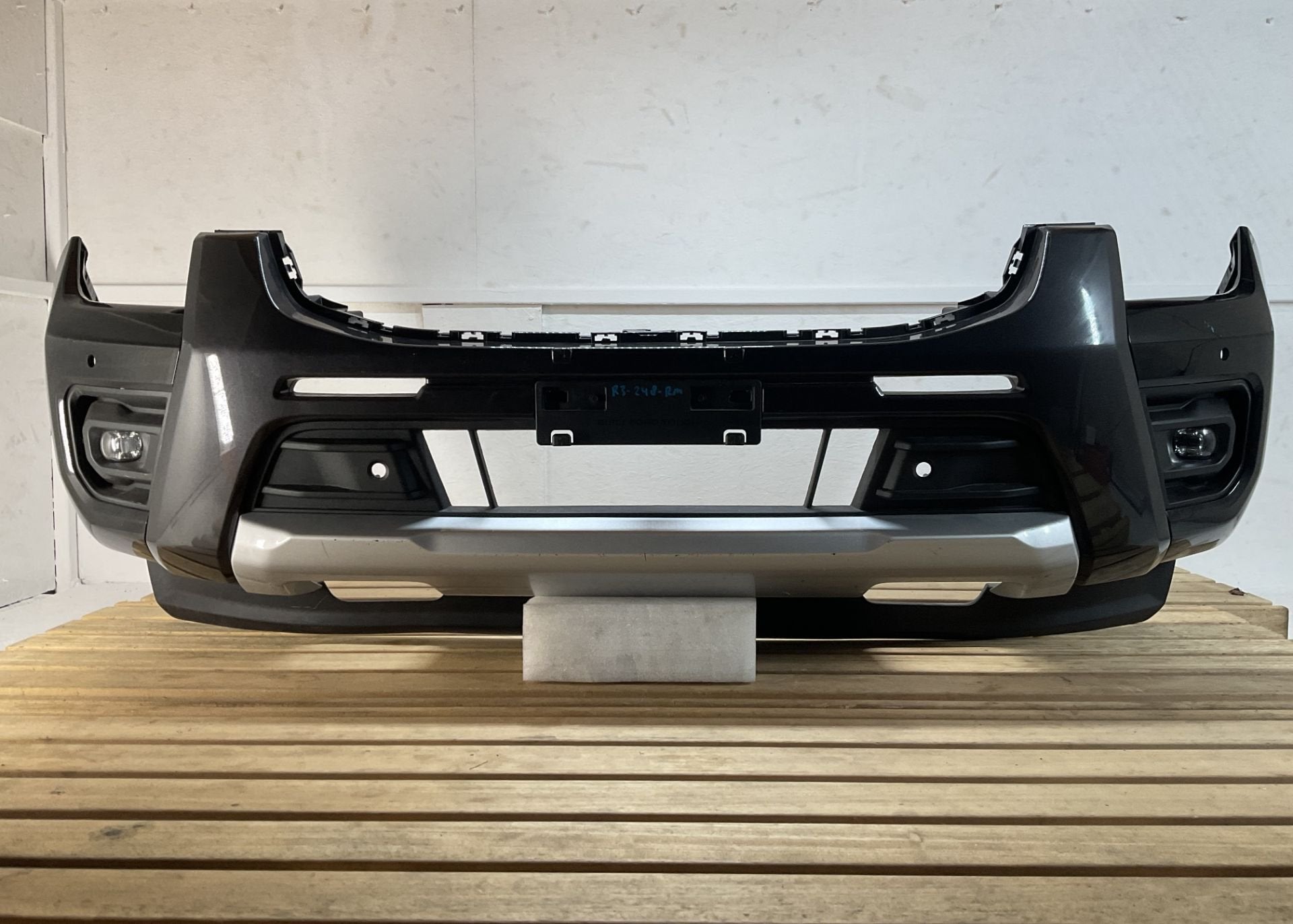 Bumper Ford Ranger IV MK4 24-26 N1WB-17C831-HAW Voorbumper R, Gebruikt, Voor, Info@ford.com, Ophalen of Verzenden