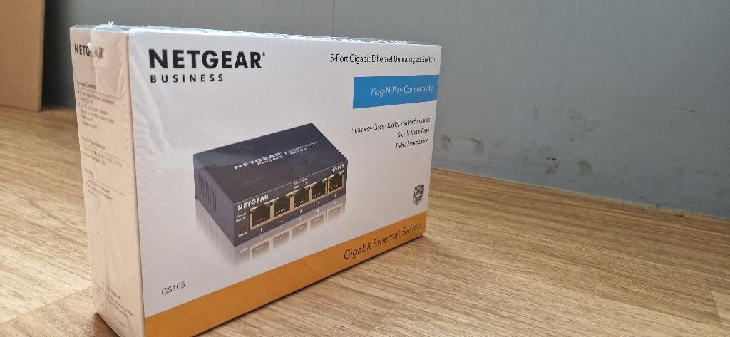 Netgear ethernet switch, GS105UK, Computers en Software, Netwerk switches, Ophalen of Verzenden, Nieuw