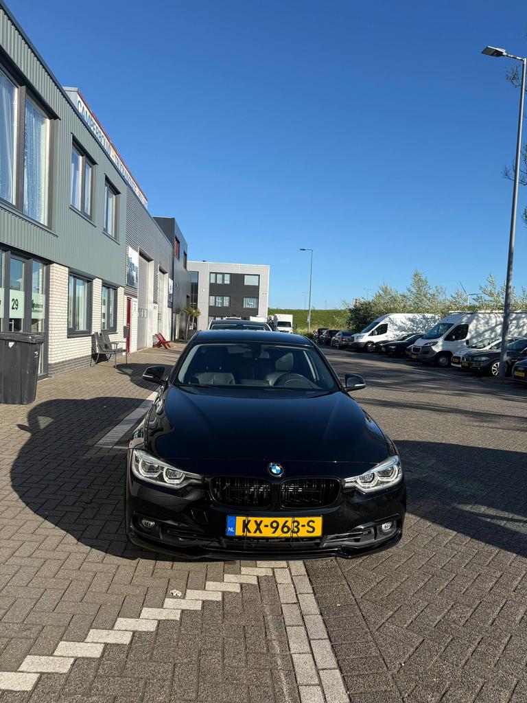 BMW 3-Serie 330e Iperformance 252pk Aut 2016 Zwart, Auto's, Automaat, 1998 cc, Achterwielaandrijving, 48 km/l