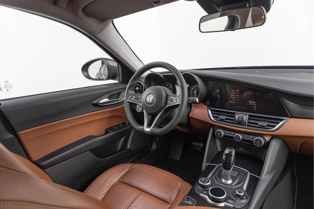 Alfa Romeo Giulia 2.2 Super Automaat 19'' Carbon Navi Leder, Automaat, 745 kg, Achterwielaandrijving, Gebruikt
