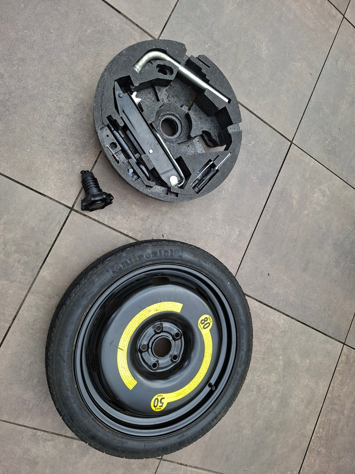 Thuiskomer met krik en gereedschapset, Auto-onderdelen, Ophalen, 18 inch, Overige, Overige