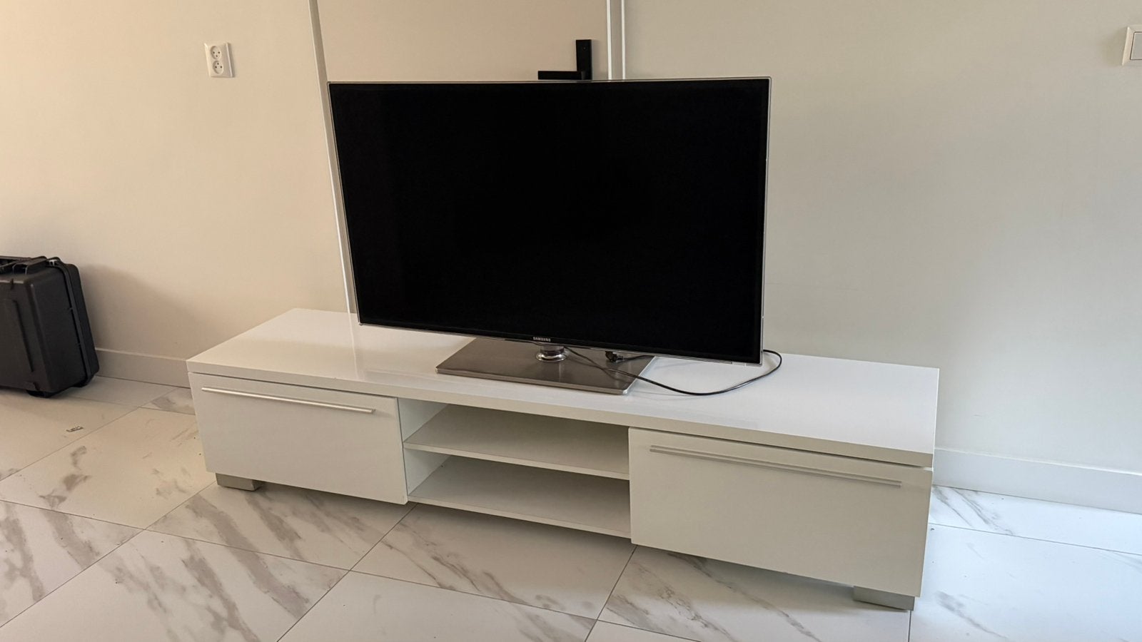Samsung Smart TV + witte kast