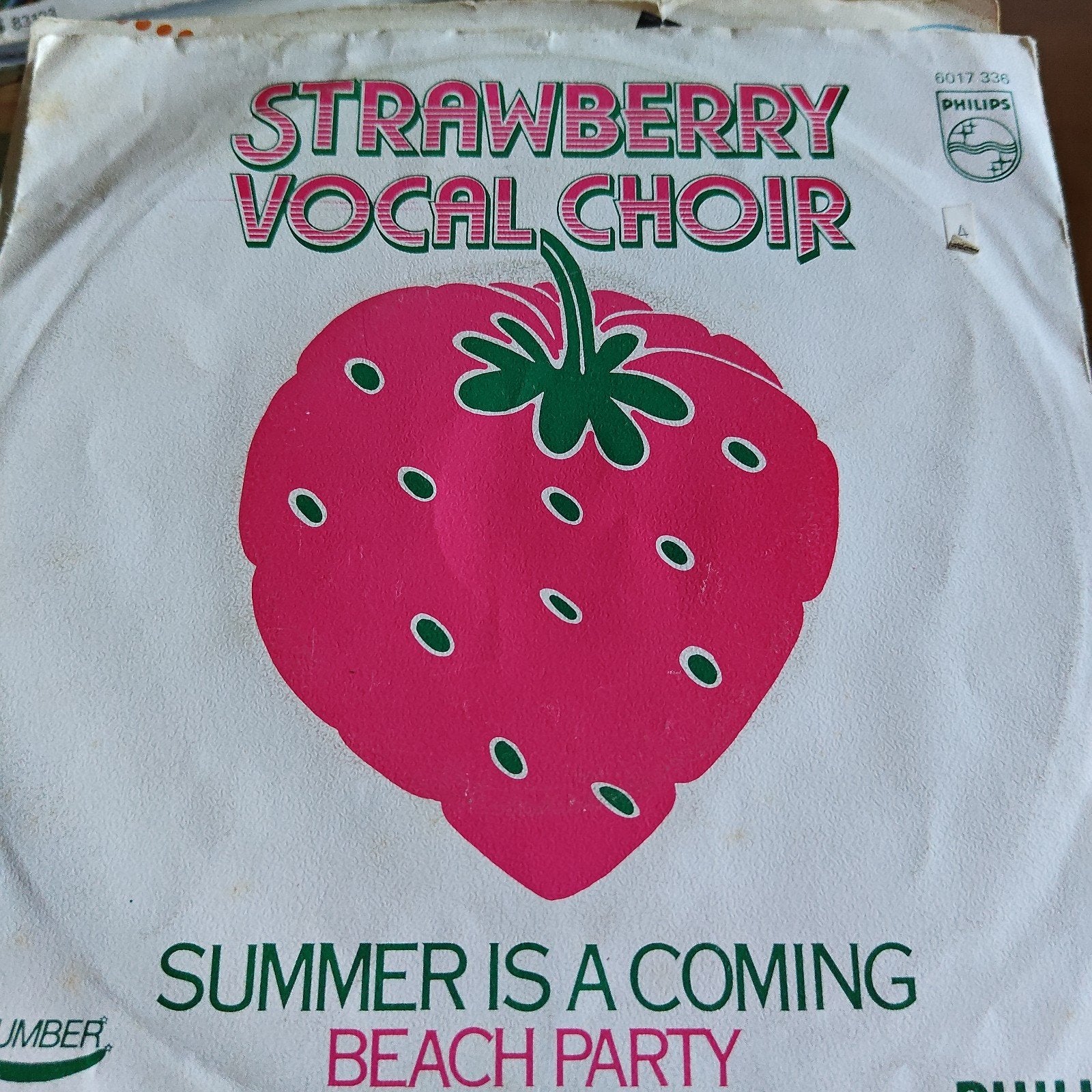 Strawberry Vocal Choir - Summer Is A Coming / Beach Party, Gebruikt, 7 inch, Ophalen of Verzenden, Pop