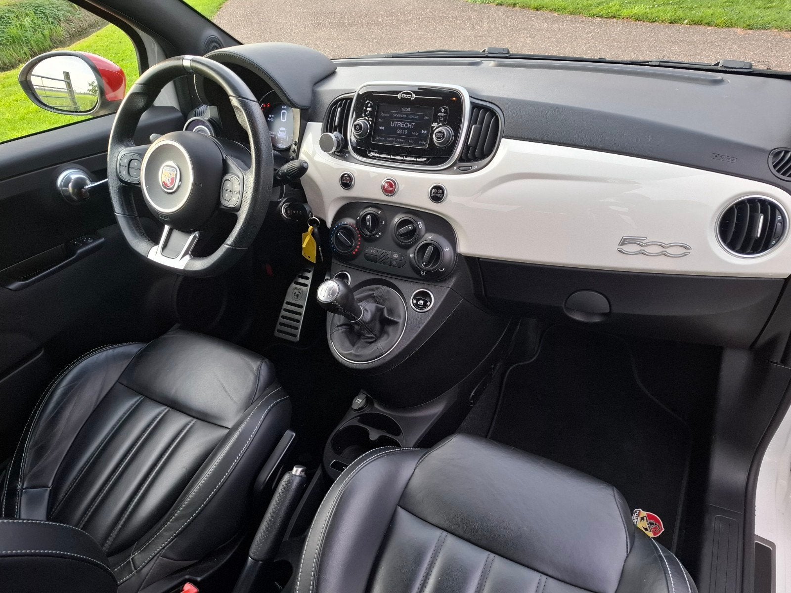 Foto 11 van Fiat 500 1.4 T-jet Abarth 595 145pk Wit 2019 Leder