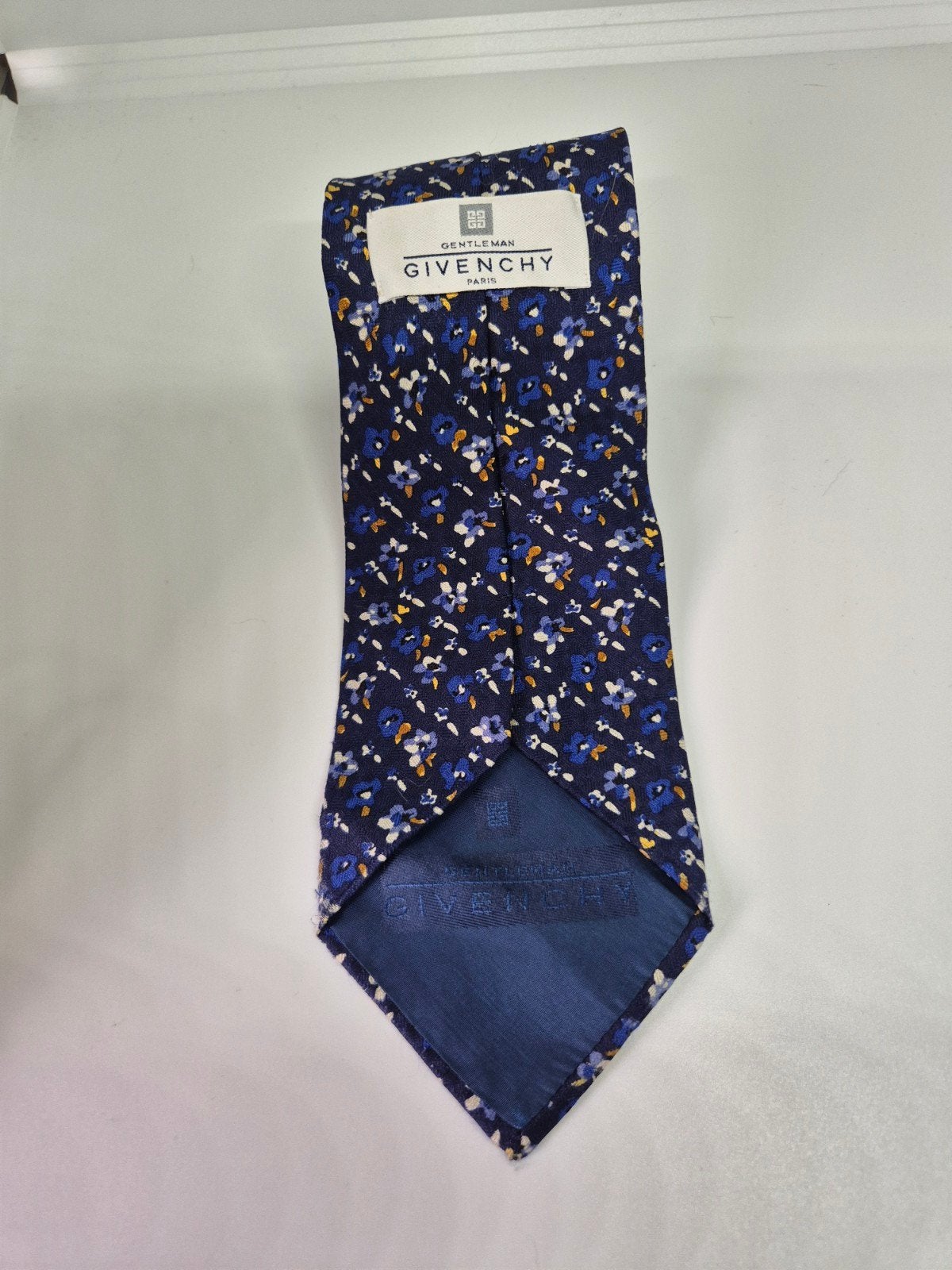 Domkerblauwe Givenchy stropdas 100% zijde bloemenmotief, Ophalen of Verzenden, Zo goed als nieuw