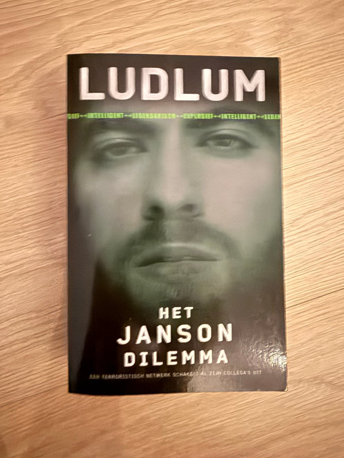 Ludlum - Het Janson Dilemma (Paperback), Ophalen of Verzenden, Zo goed als nieuw