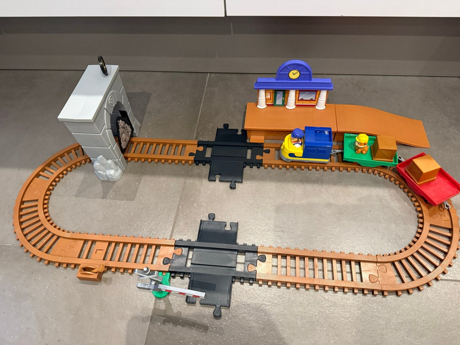 Paw Patrol Treinstation met trein en figuren, Ophalen of Verzenden, Zo goed als nieuw