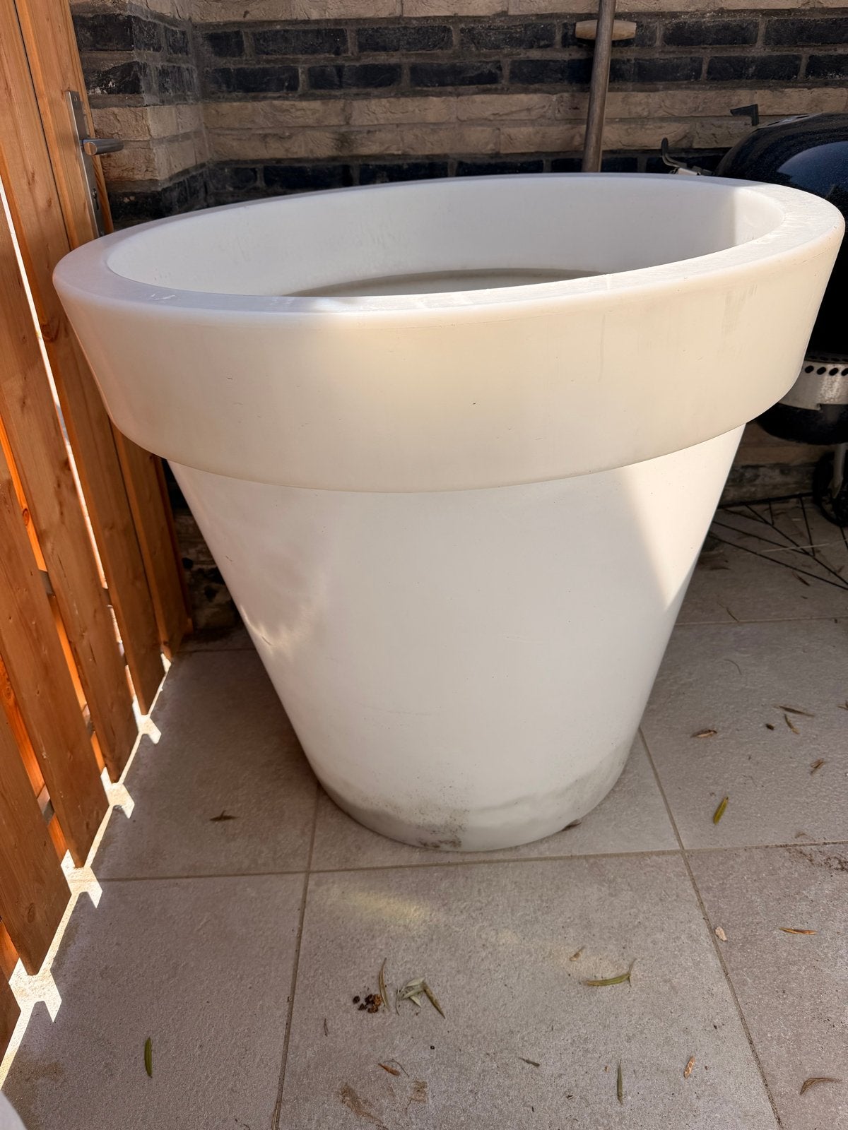 Grote witte bloempot met drainage, 100cm diameter 90cm hoog, Tuin en Terras, Bloempotten, Ophalen, Kunststof, 40 cm of meer, Rond