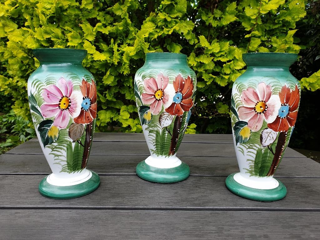 Kaststel, set van drie antieke opaline vazen, Ophalen