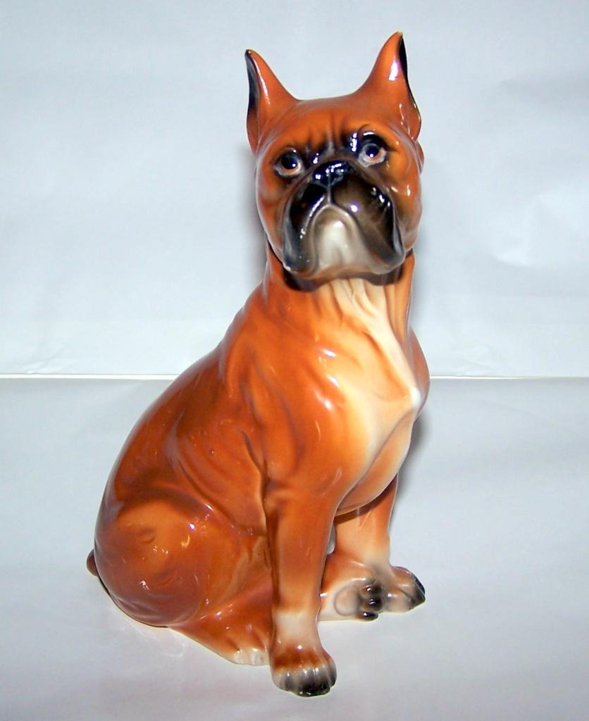 Vintage handgeschilderde keramisch beeldje Boxer. Lobeco., Ophalen of Verzenden, Zo goed als nieuw, Dier