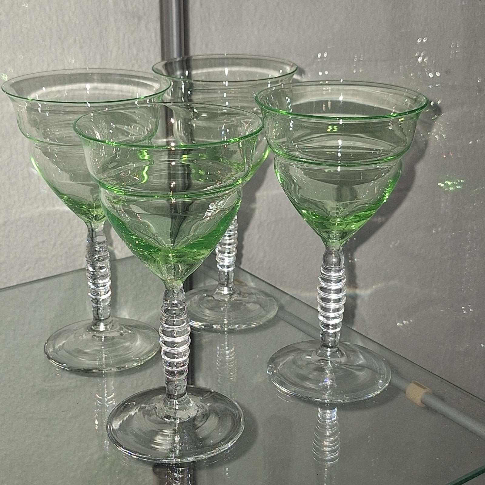 Annagroen uranium glazen glas 4 glaasjes, Antiek en Kunst, Antiek | Glas en Kristal, Ophalen