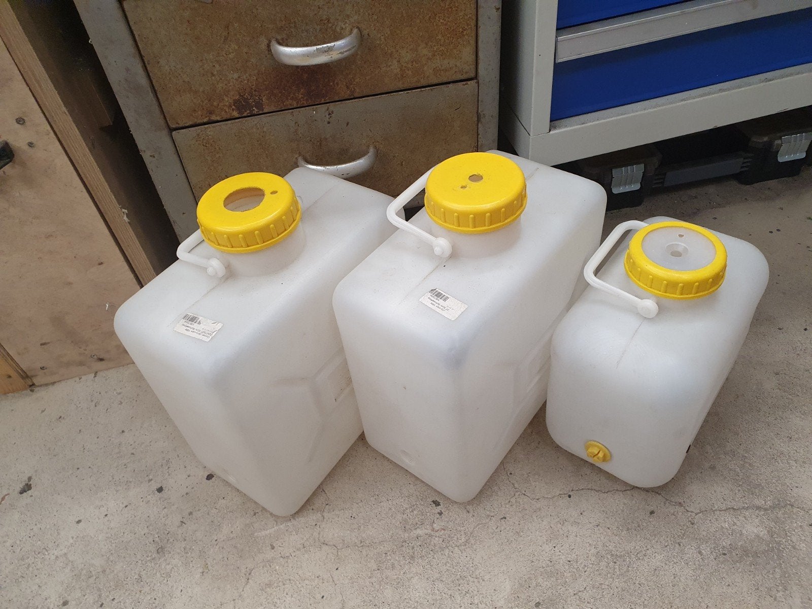 3 Watertanks (2x 16L, 1x 10L) voor Camper of caravan, Caravans en Kamperen, Ophalen, Gebruikt
