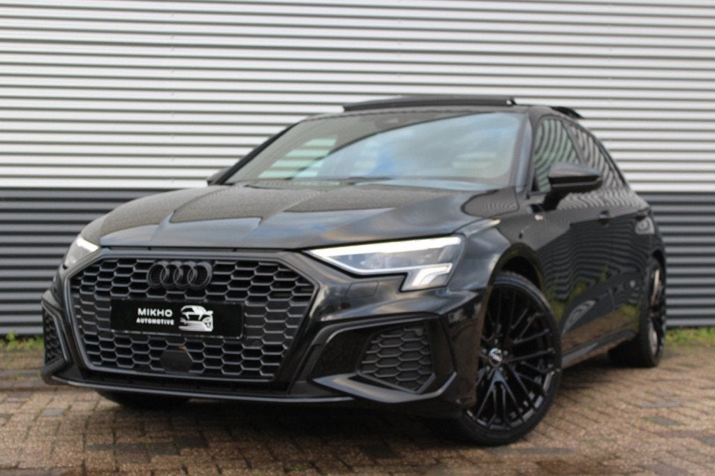 Audi A3 Sportback 35 TFSI 2x S-Line | Panoramadak | B&O | HU, 4 cilinders, 150 pk, Zwart, Origineel Nederlands