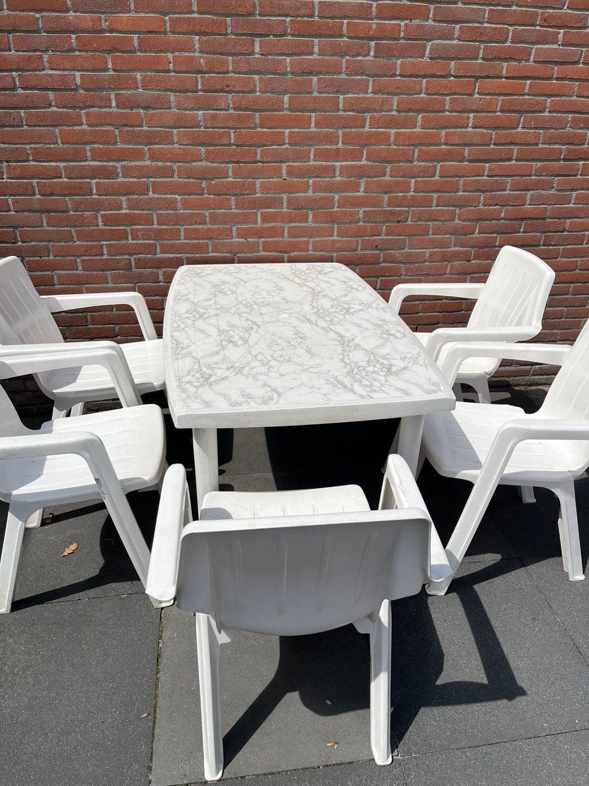 Kunstof tuintafel met 5 kunstofstoelen, Tuin en Terras, Tuinsets en Loungesets, Ophalen, 5 zitplaatsen, Kunststof, Gebruikt
