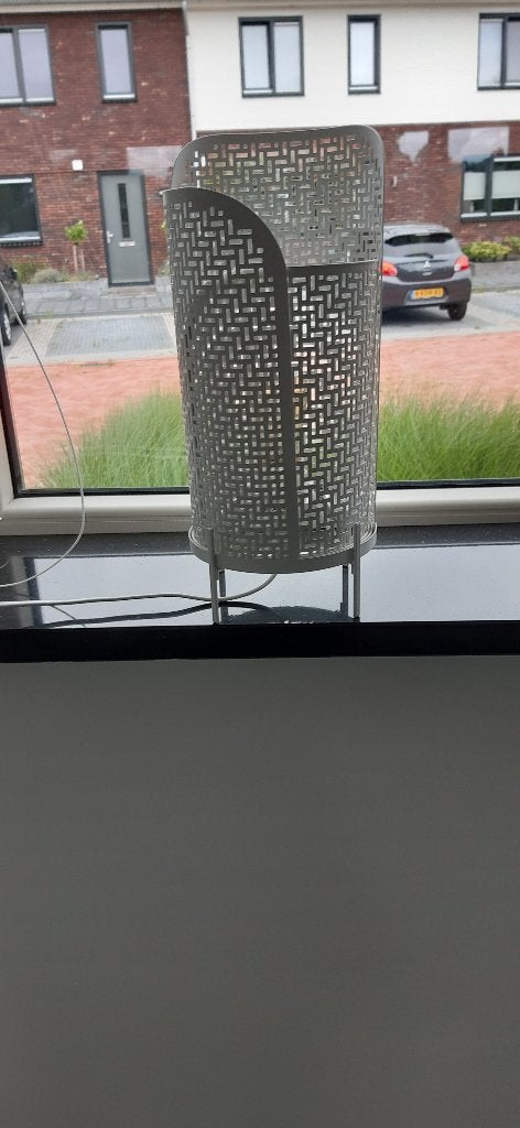 2 SFEERVOLLE METALEN TAFELLAMPEN MET 4 GLOEILAMPEN IKEA, Overige typen, Dimbaar, Wit, Ophalen of Verzenden