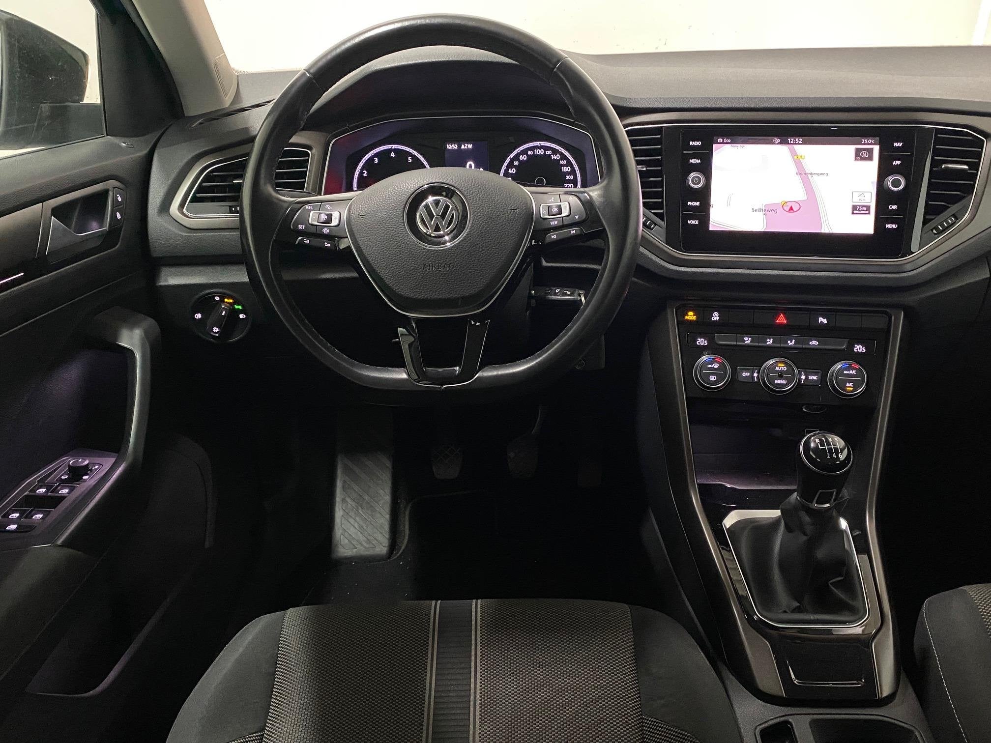 Volkswagen T-Roc 1.0 TSI Style Navigatie Carply/android ACC, Auto's, Volkswagen, Voorwielaandrijving, Gebruikt, Met garantie (alle)