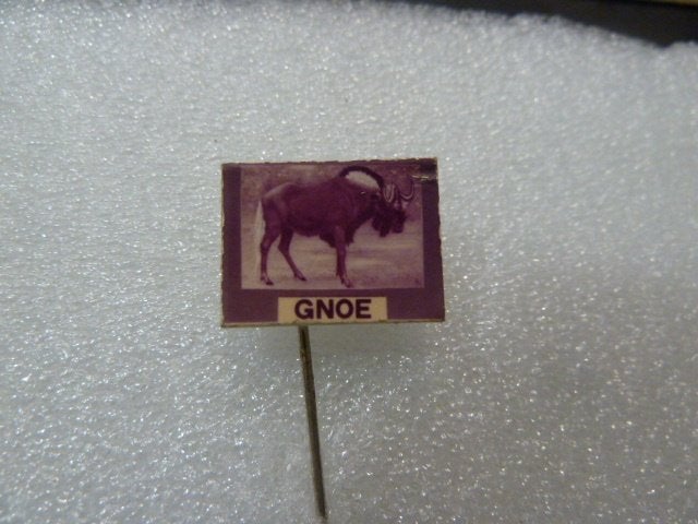 Vintage Gnoe Speldje - Dier of Natuur, Verzamelen, Ophalen of Verzenden, Gebruikt, Dier of Natuur, Speldje of Pin