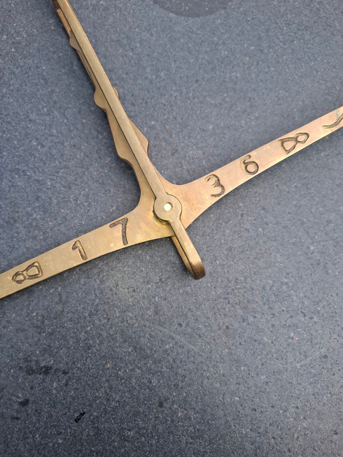 Antieke balansweegschaal met haken - messing, Antiek en Kunst, Ophalen of Verzenden